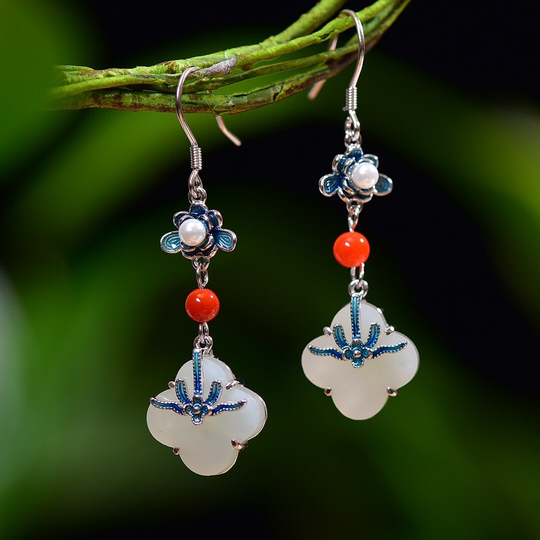 A Pair of Exquisite Sterling Silver Inlaid White Jade Enamel Earrings,Inlaid Pearl: A Pair of Exquisite Sterling Silver Inlaid White Jade Enamel Earrings,Inlaid Pearl,Size:14mmx14mm 