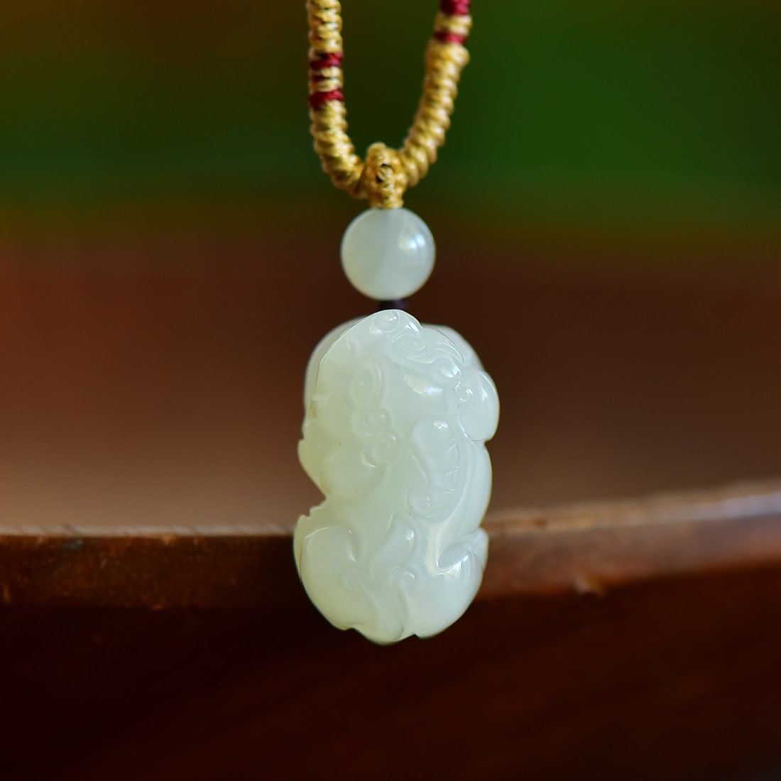 An Exquisite White Jade Auspicious Beast Pendant: An Exquisite White Jade Auspicious Beast Pendant,Size:12mmx21mmx10mm 寓意: 天地守护 吉祥如意 辟邪护佑 