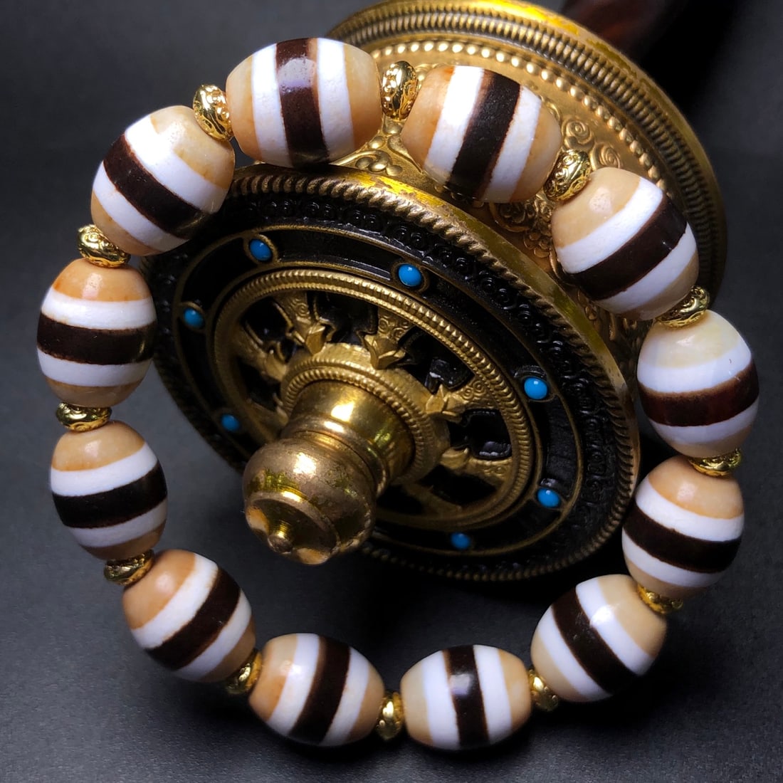 An Exquisite Dzi Bead Bracelets (1 of 9)