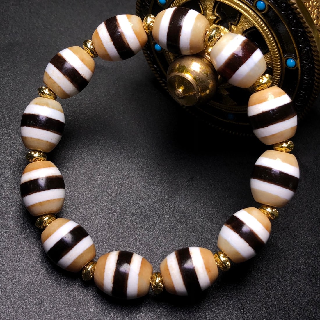 An Exquisite Dzi Bead Bracelets - 5