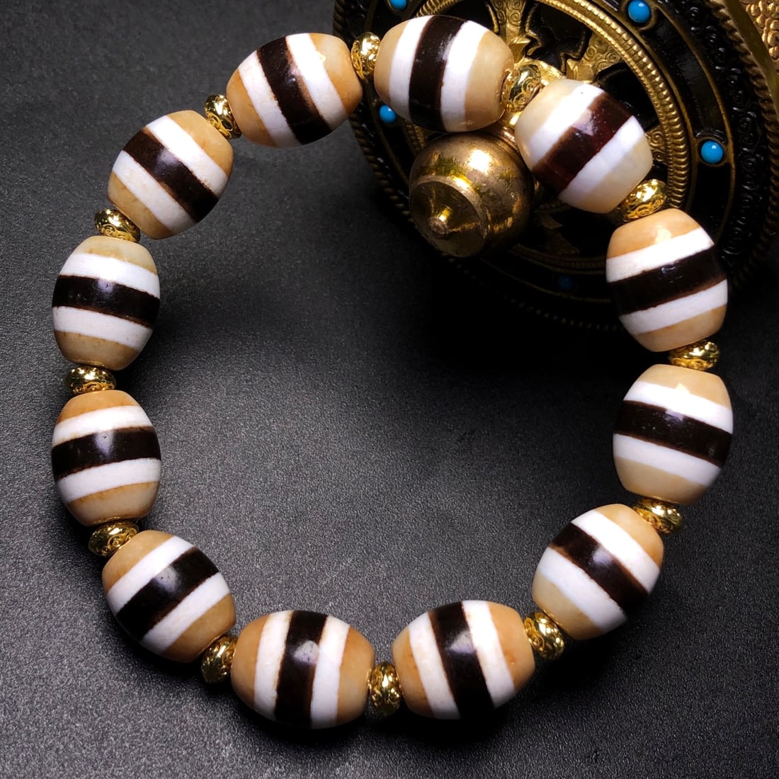 An Exquisite Dzi Bead Bracelets - 6