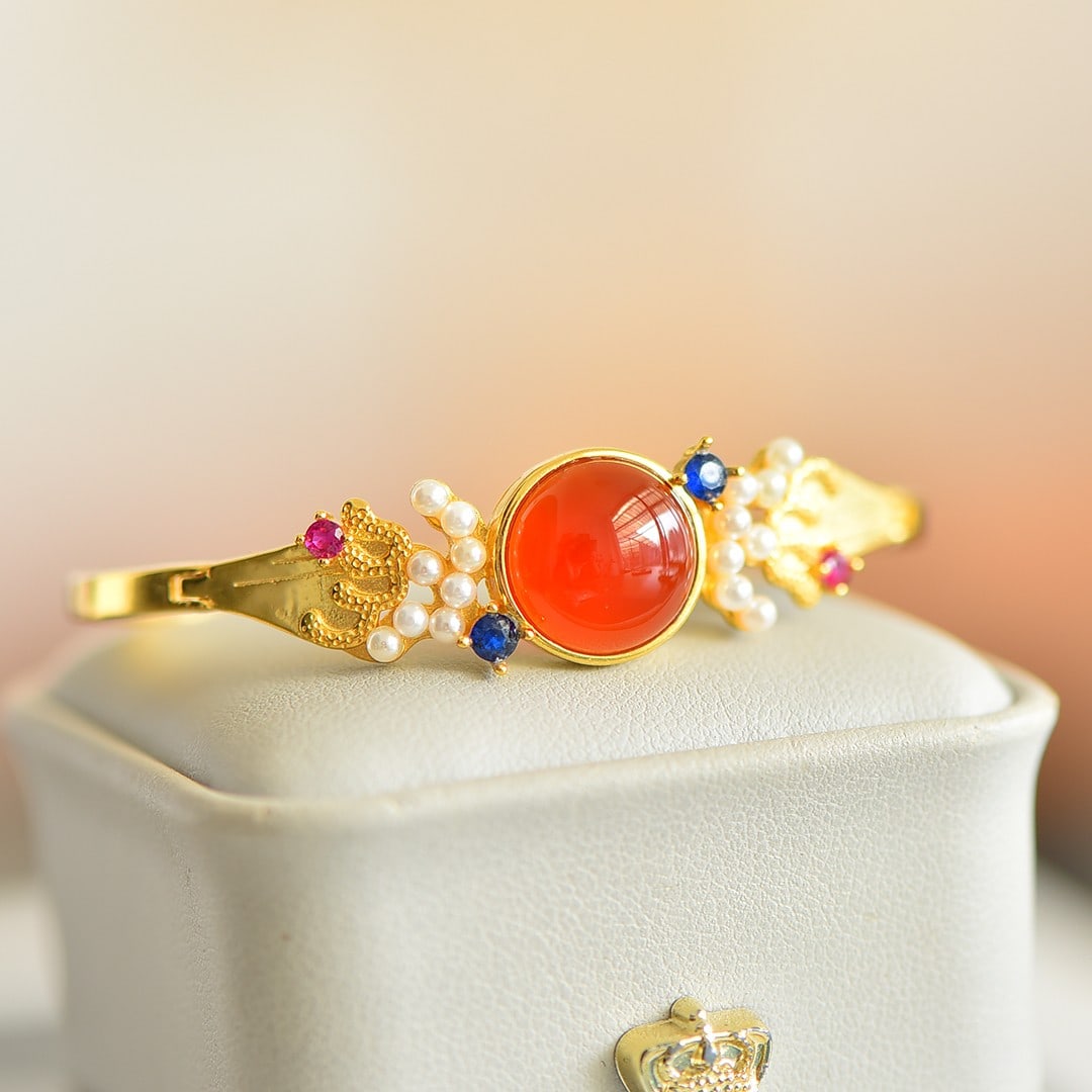 An Exquisite Sterling Silver-Gold Plated Inlaid Agate Bracelets,Inlaid Pearls: An Exquisite Sterling Silver-Gold Plated Inlaid Agate Bracelets,Inlaid Pearls,Size:12mmx12mm 纯银镀金镶玛瑙手镯,嵌珍珠