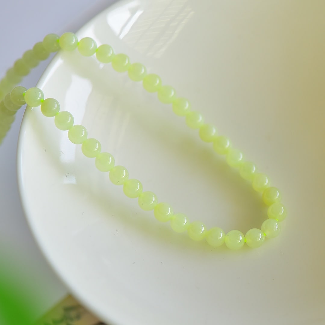 An Exquisite Yellow Jade Necklace: An Exquisite Yellow Jade Necklace,Size:5mm 黄玉项链