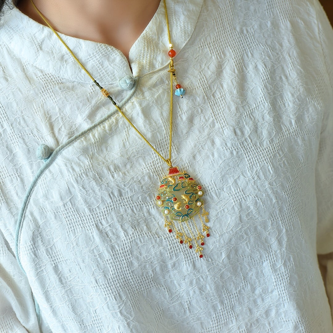 An Exquisite Sterling Silver-Gold Plated Inlaid White Jade Pendant: An Exquisite Sterling Silver-Gold Plated Inlaid White Jade Pendant 纯银镀金镶白玉吊坠