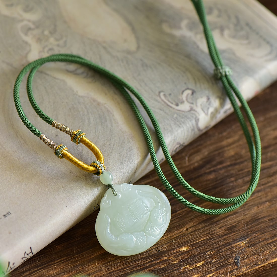 An Exquisite White Jade Elephant Pattern Pendant - 4