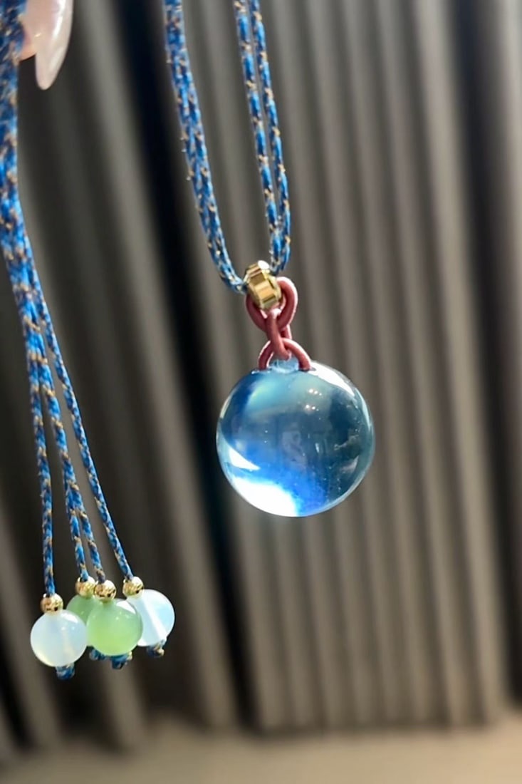 An Exquisite Aquamarine Pendant: An Exquisite Aquamarine Pendant,Size:17.3mm,Total Weight:9.5g 海蓝宝吊坠
