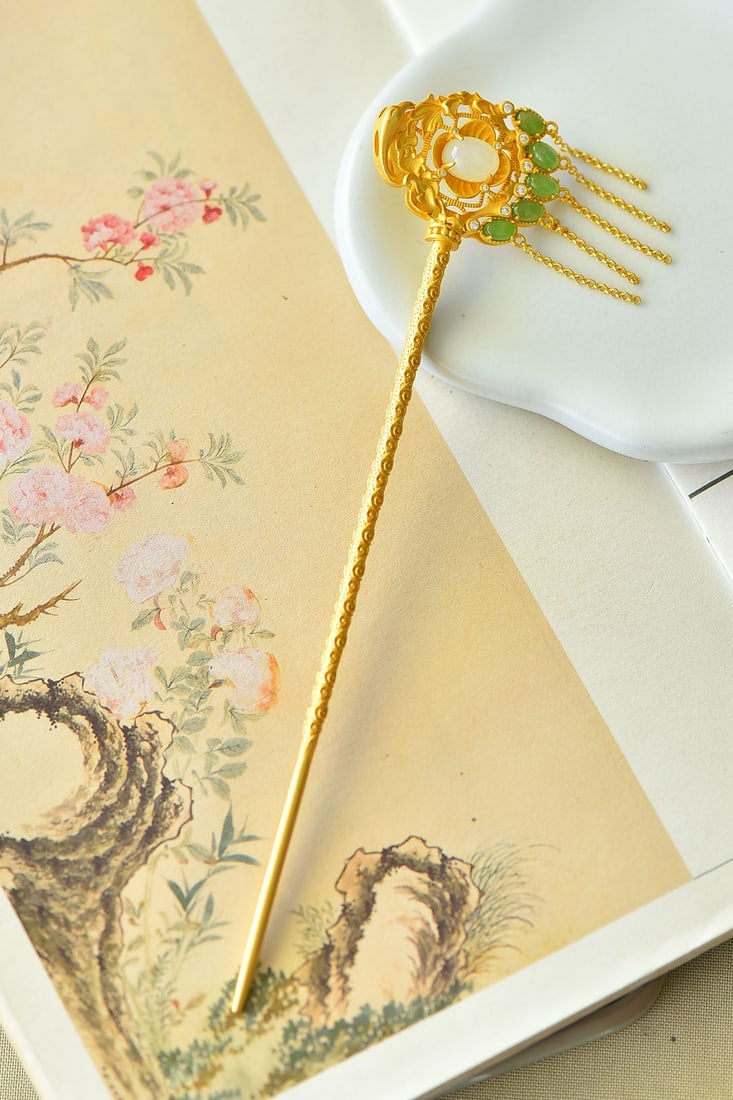 An Exquisite Sterling Silver-Gold Plated Inlaid White Jade Hairpin: An Exquisite Sterling Silver-Gold Plated Inlaid White Jade Hairpin,Size:7mmx9mm 纯银镀金镶白玉发簪