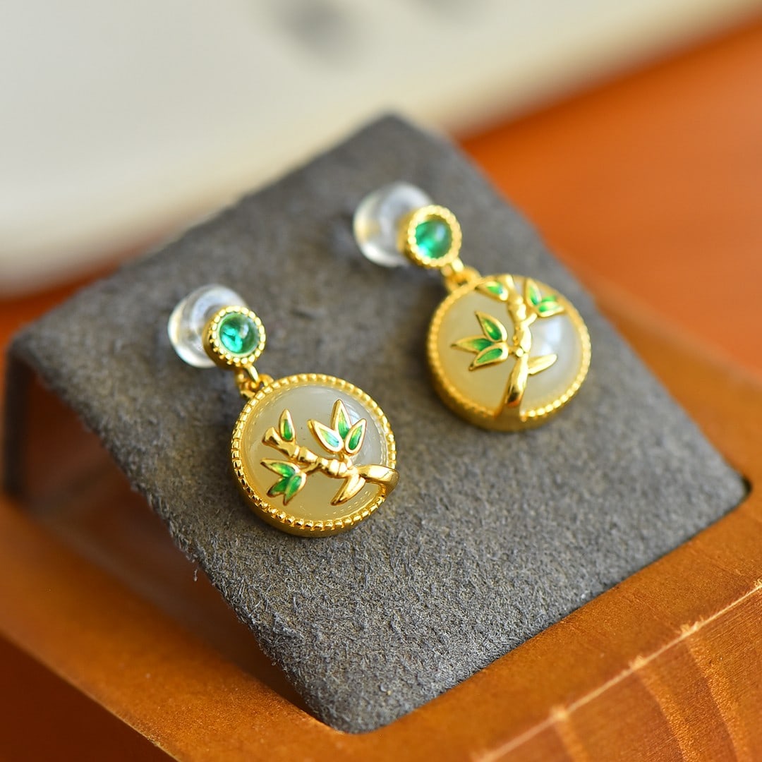 A Pair of Exquisite Sterling Silver-Gold Plated Inlaid White Jade Earrings: A Pair of Exquisite Sterling Silver-Gold Plated Inlaid White Jade Earrings,Size:10mmx10mm 一对纯银镀金镶白玉耳环