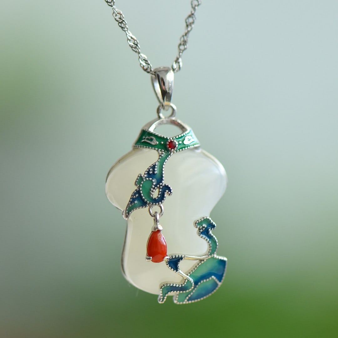An Exquisite Sterling Silver Inlaid White Jade Pendant: An Exquisite Sterling Silver Inlaid White Jade Pendant,Size:18mmx22mm 纯银镶白玉吊坠