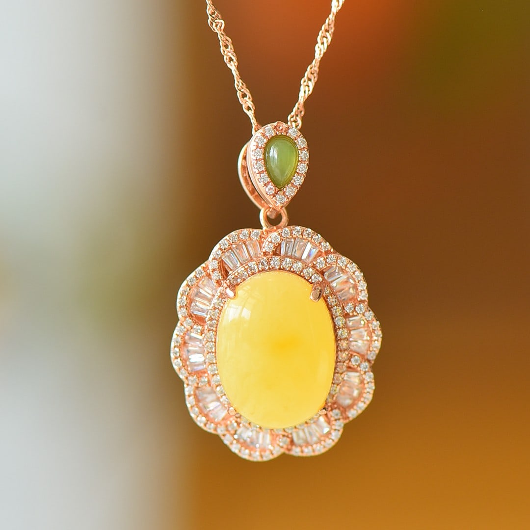 An Exquisite Sterling Silver-Gold Plated Inlaid Amber Pendant,Inlaid Diamond: An Exquisite Sterling Silver-Gold Plated Inlaid Amber Pendant,Inlaid Diamond,Size:12mmx16mm 纯银镀金镶蜜蜡吊坠,嵌钻石