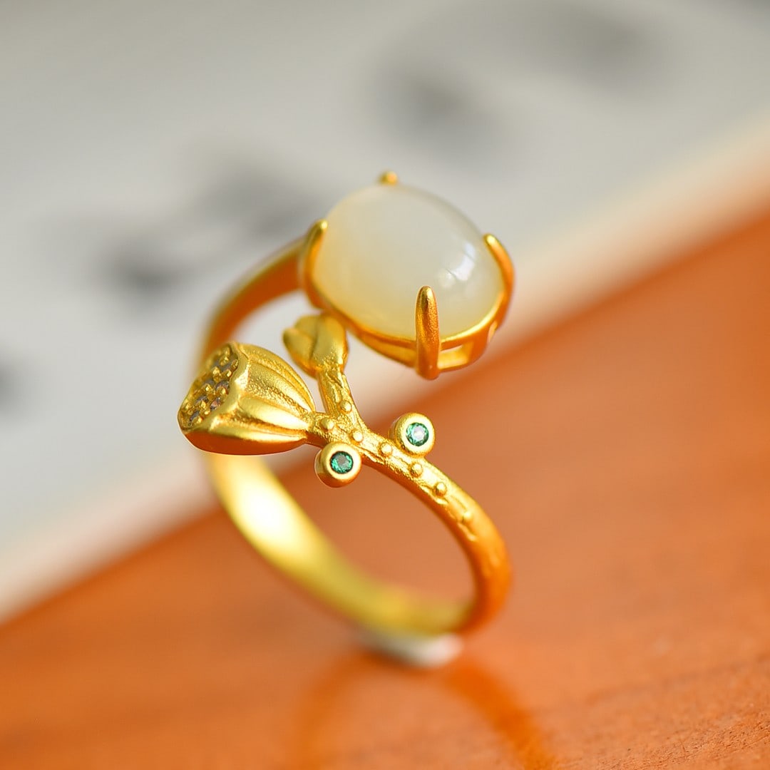 An Exquisite Sterling Silver-Gold Plated Inlaid White Jade Ring , Inlaid Diamond: Sterling Silver-Gold Plated Inlaid White Jade Ring , Inlaid Diamond , Size :8mmx10mm 