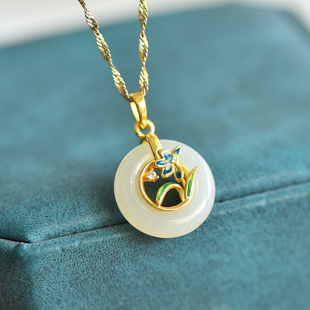 An Exquisite Sterling Silver-Gold Plated Inlaid White Jade Enamel Pendant: An Exquisite Sterling Silver-Gold Plated Inlaid White Jade Enamel Pendant,Size:15mmx15mm 纯银镀金镶白玉珐琅吊坠