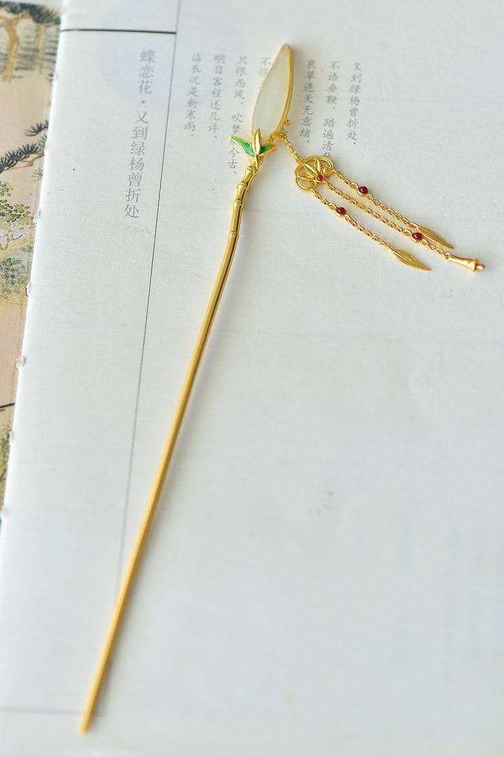 An Exquisite Sterling Silver-Gold Plated Inlaid White Jade Hairpin: An Exquisite Sterling Silver-Gold Plated Inlaid White Jade Hairpin,Size:8mmx29mm 纯银镀金镶白玉发簪