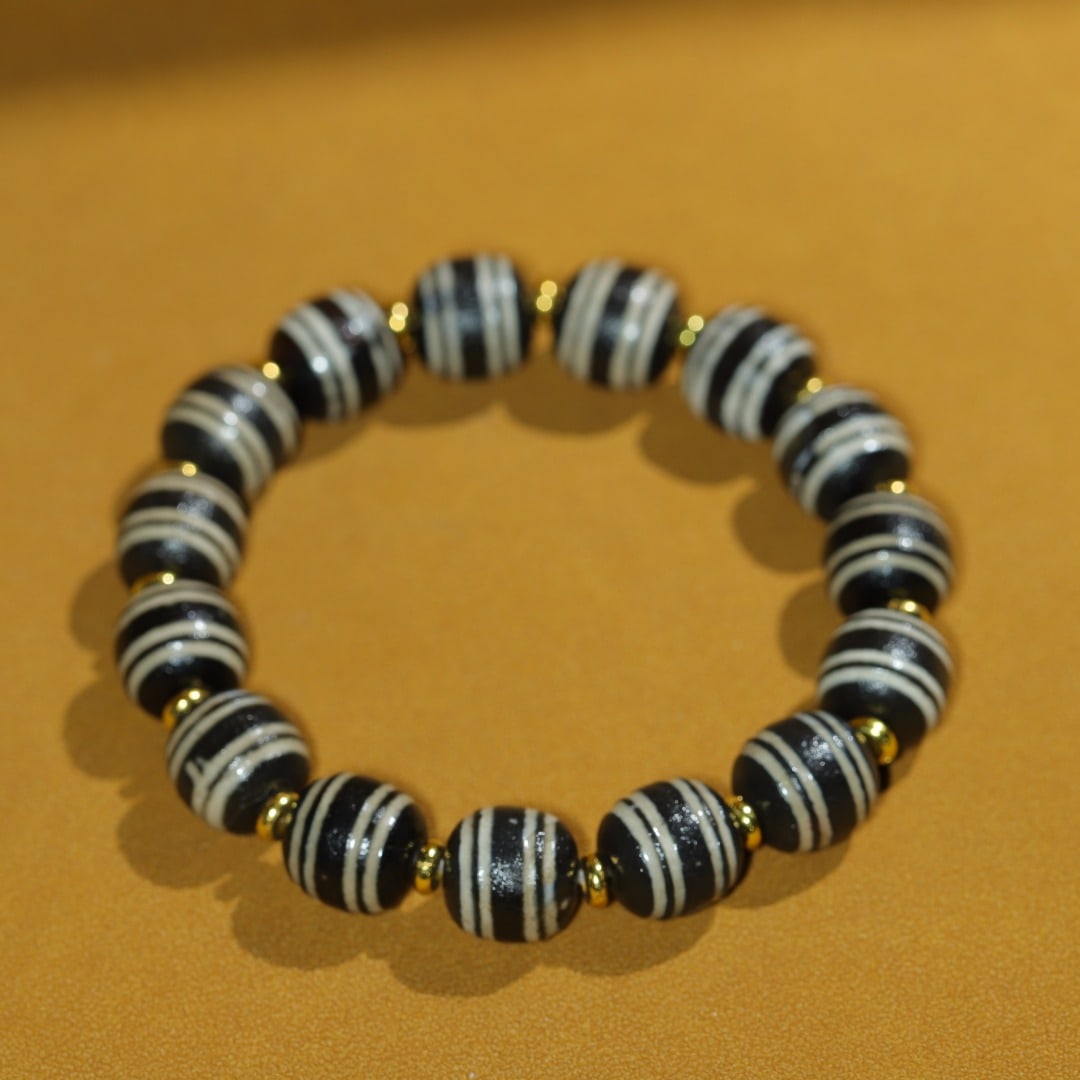 An Exquisite Dzi Bead Bracelets - 2