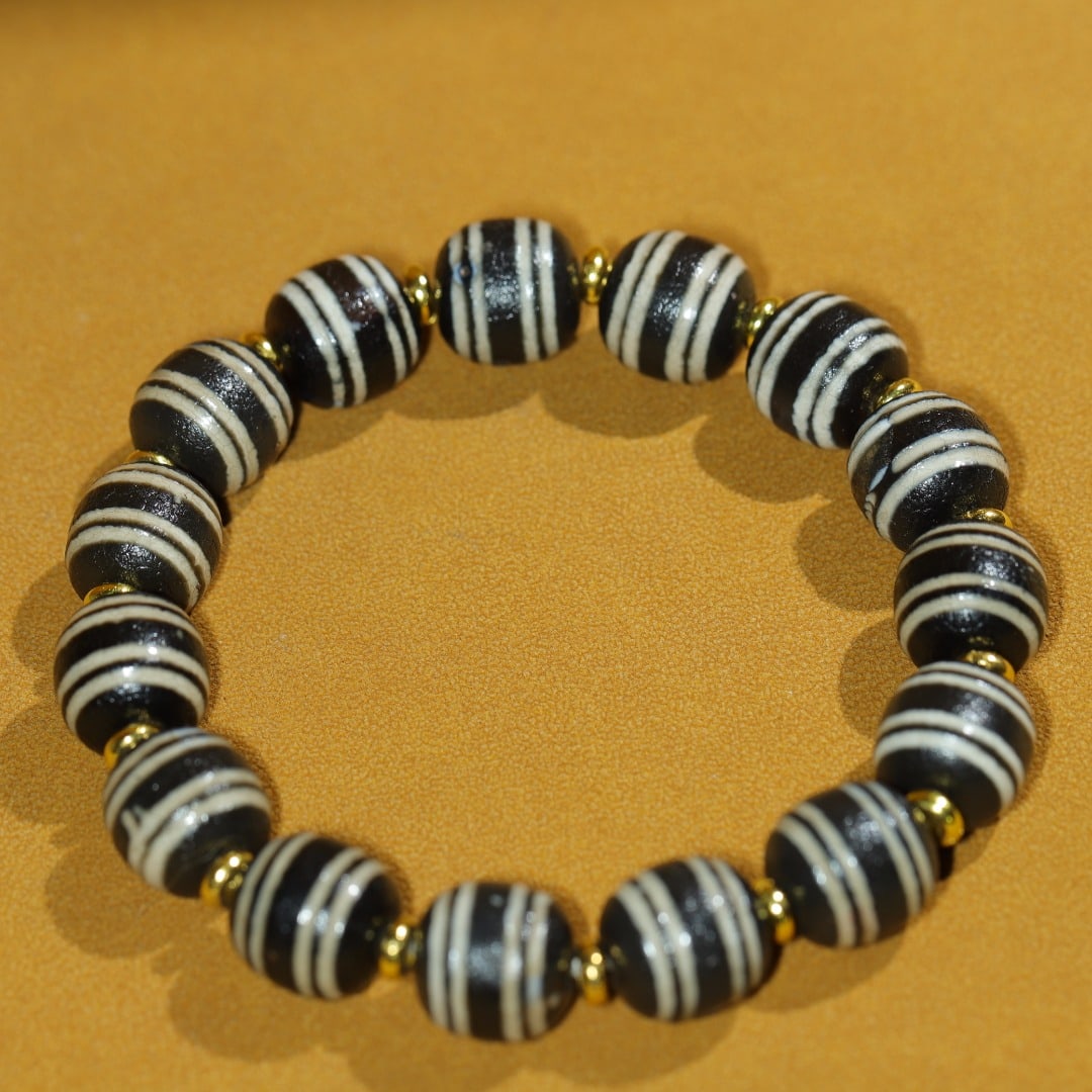 An Exquisite Dzi Bead Bracelets - 6