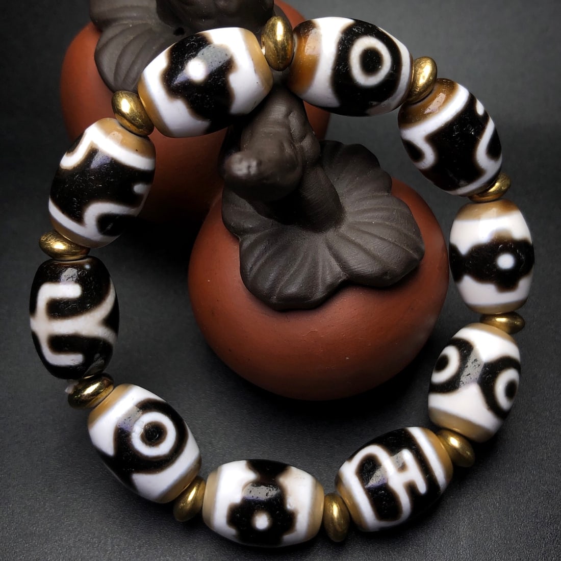 An Exquisite Dzi Bead Bracelets - 2