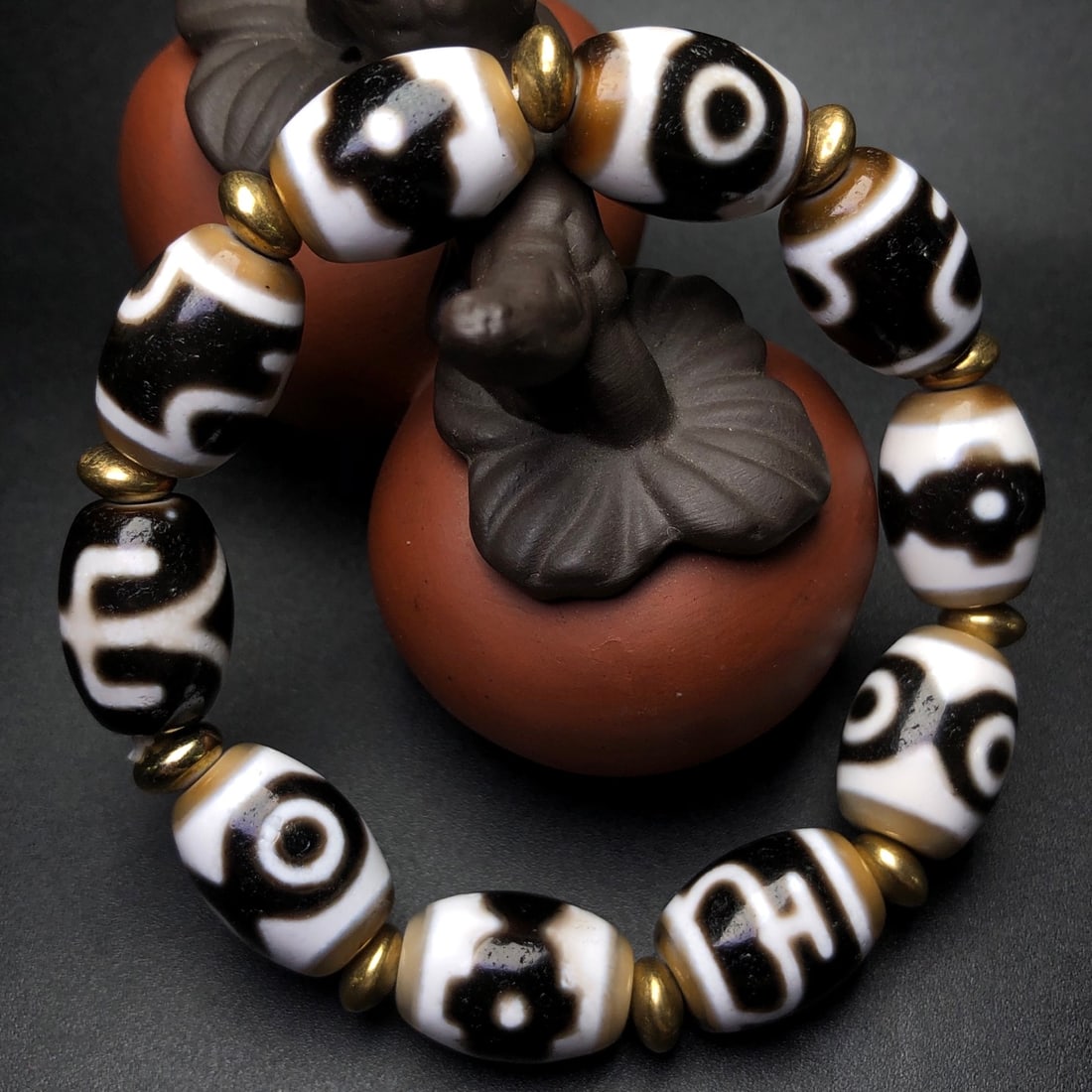 An Exquisite Dzi Bead Bracelets - 3
