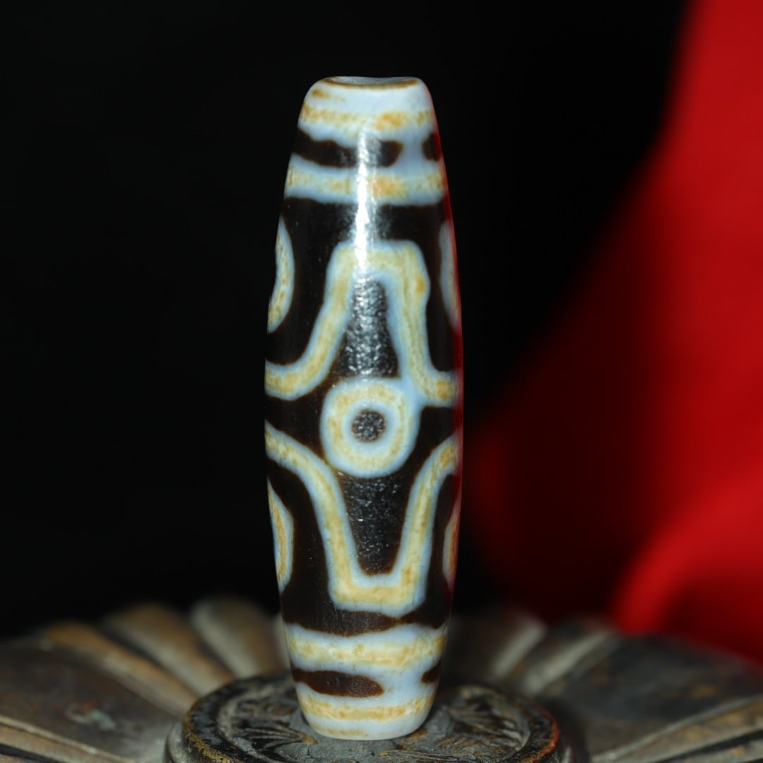 An Exquisite Six Eyes Dzi Bead Pendant (1 of 9)