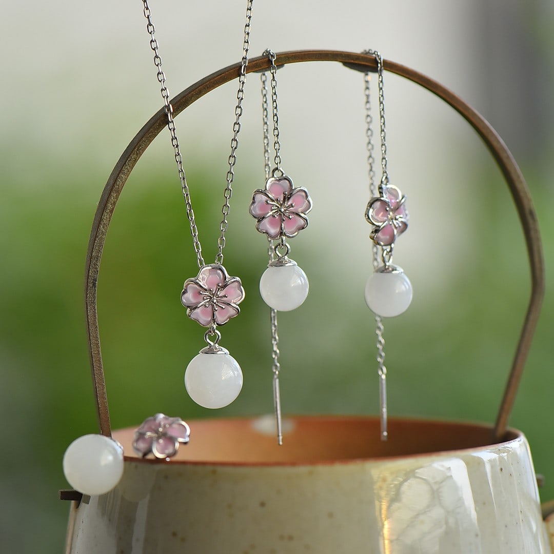 A Set of Fine Sterling Silver Inlaid White Jade Jewelries: A Set of Fine Sterling Silver Inlaid White Jade Jewelries 一套纯银镶白玉首饰