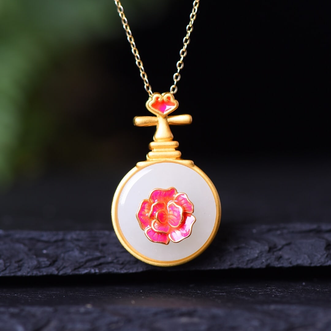 An Exquisite Sterling Silver-Gold Plated Inlaid White Jade Enamel Pendant: An Exquisite Sterling Silver-Gold Plated Inlaid White Jade Enamel Pendant,Size:20mmx20mm 纯银镀金镶白玉珐琅吊坠