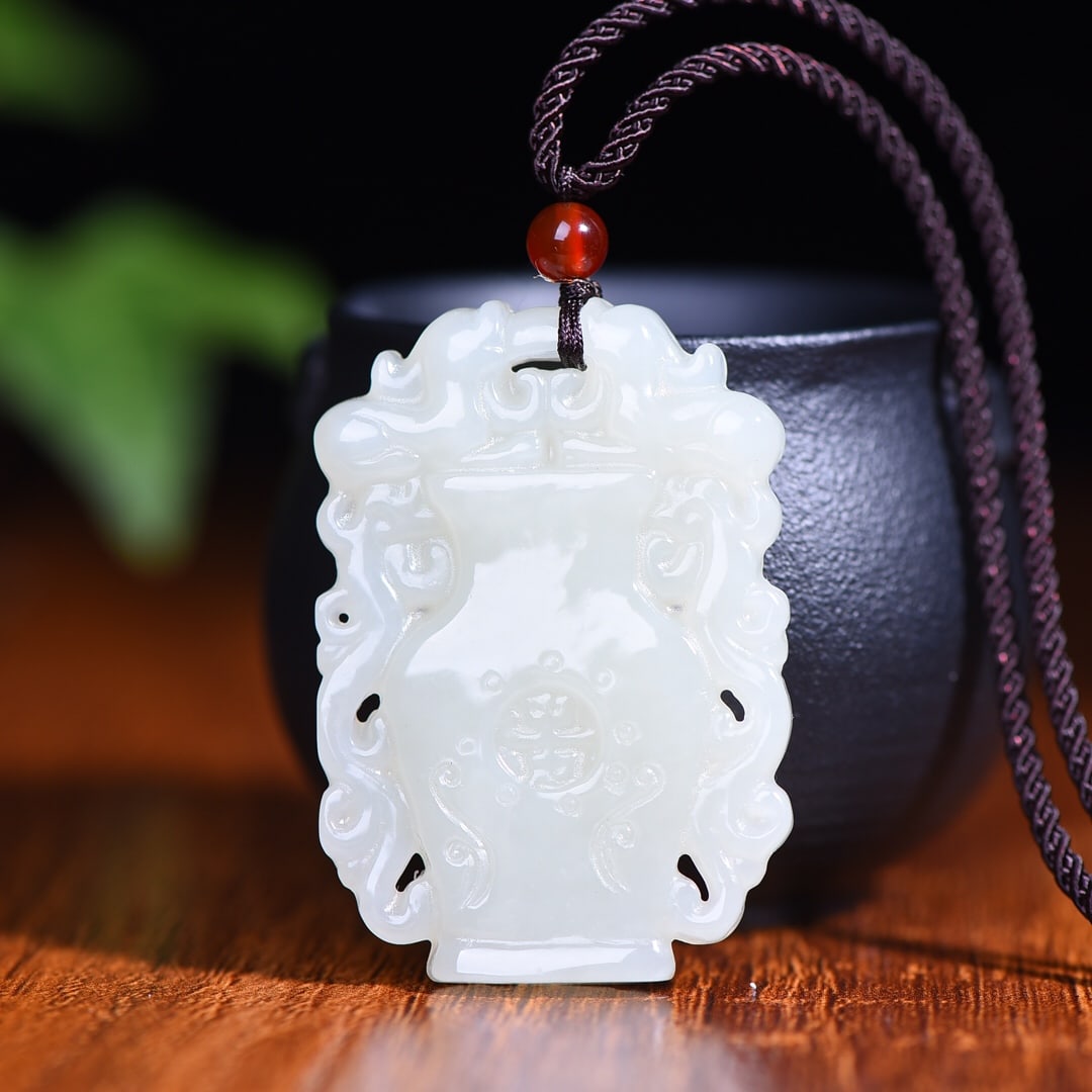 An Exquisite White Jade Vase Pendant - 2