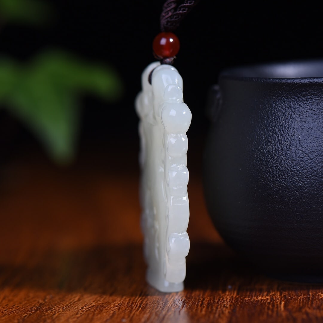 An Exquisite White Jade Vase Pendant - 4