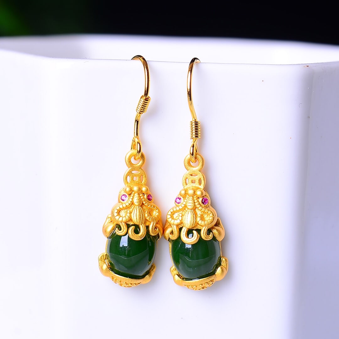 A Pair of Exquisite Sterling Silver-Gold Plated Inlaid Jasper Earrings: A Pair of Exquisite Sterling Silver-Gold Plated Inlaid Jasper Earrings,Size:7mmx9mm 一对纯银镀金镶碧玉耳环