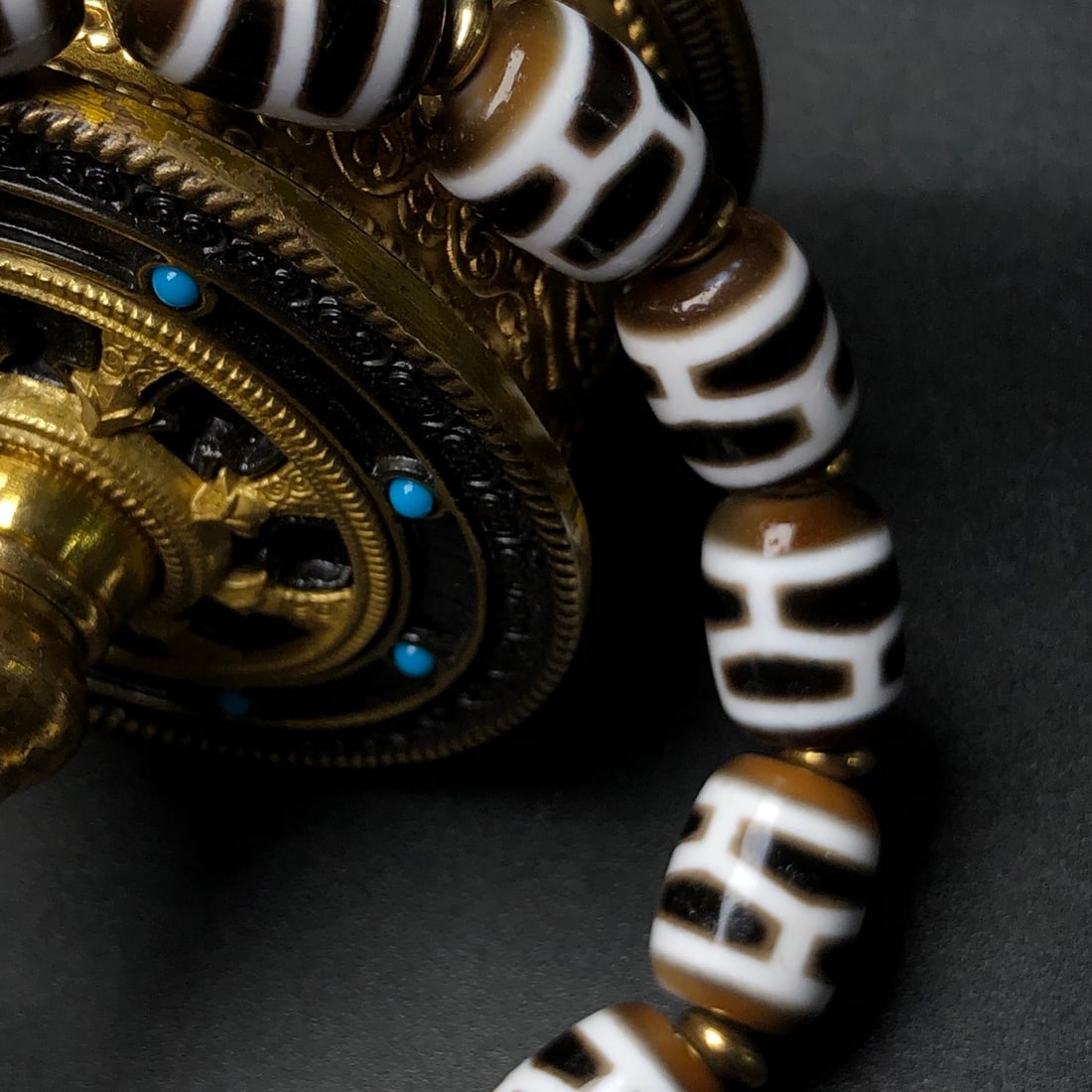 An Exquisite Dzi Bead Bracelets - 7