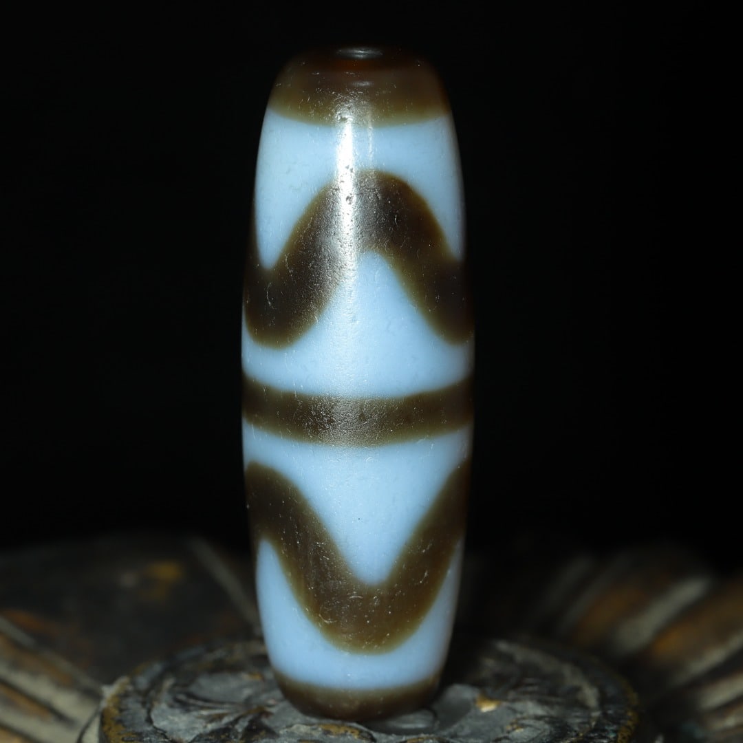 An Exquisite Dzi Bead Pendant (1 of 9)