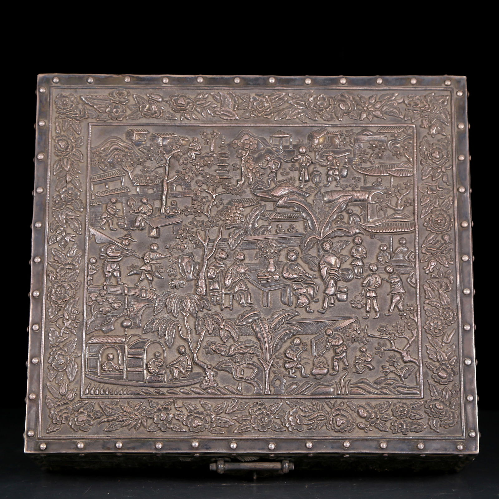 An Exquisite Silver Landscape and Figure Pattern Box - 2