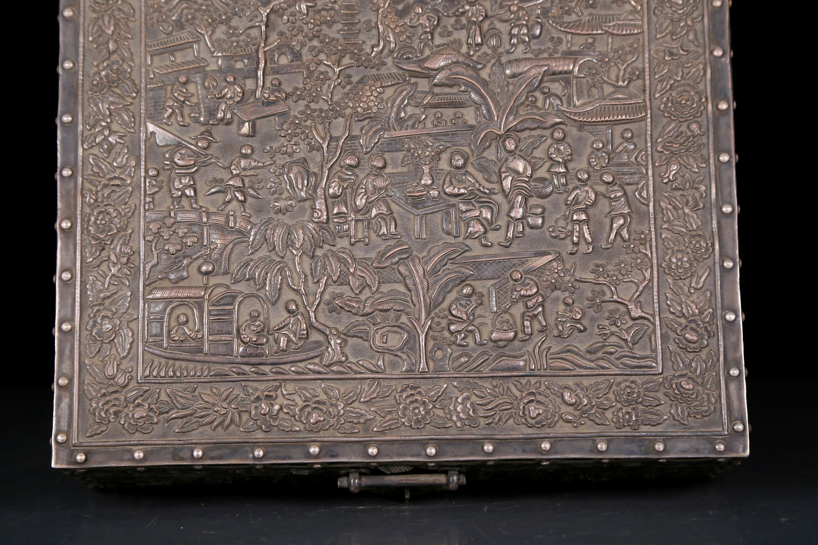 An Exquisite Silver Landscape and Figure Pattern Box - 4