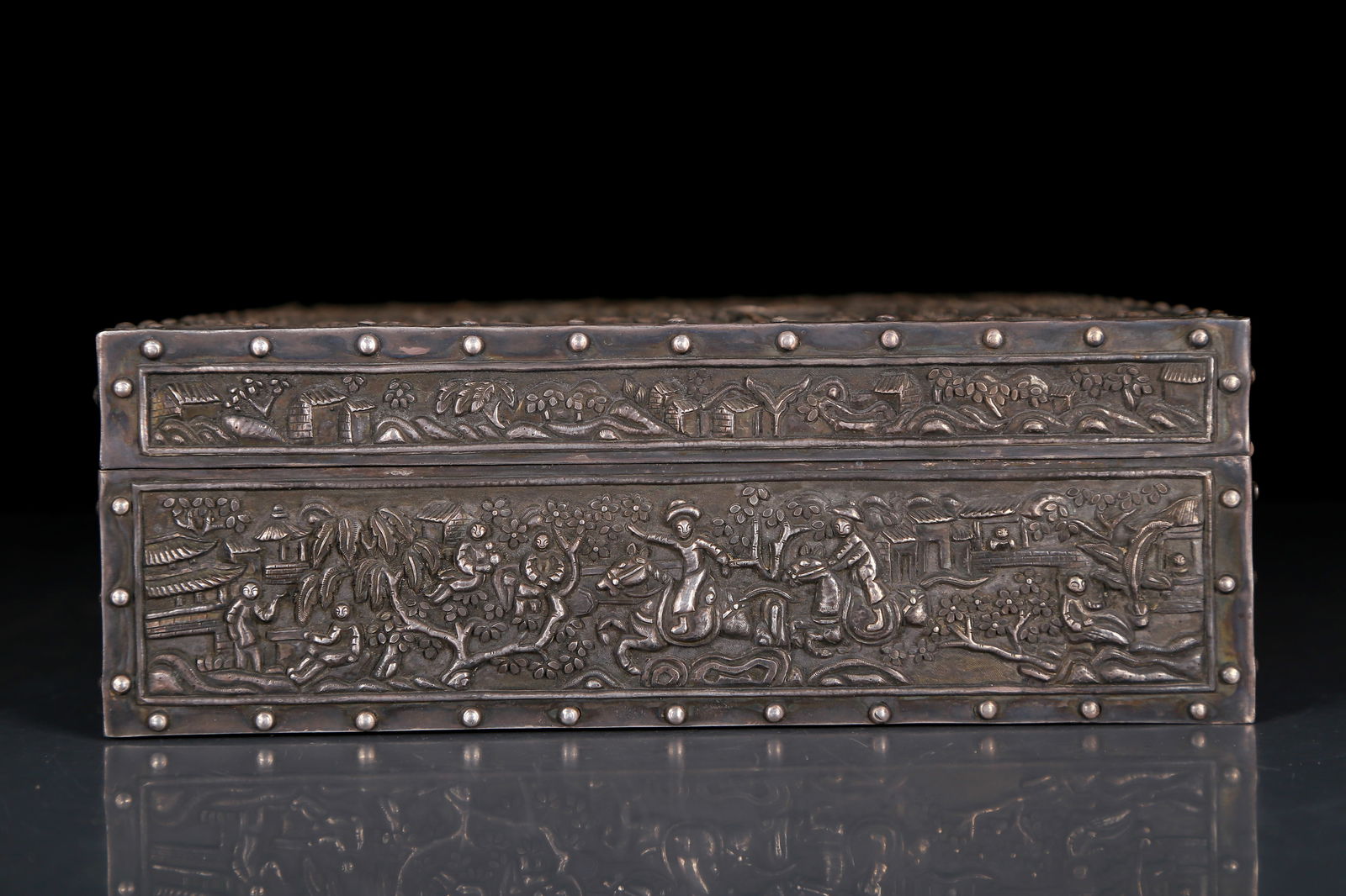 An Exquisite Silver Landscape and Figure Pattern Box - 7