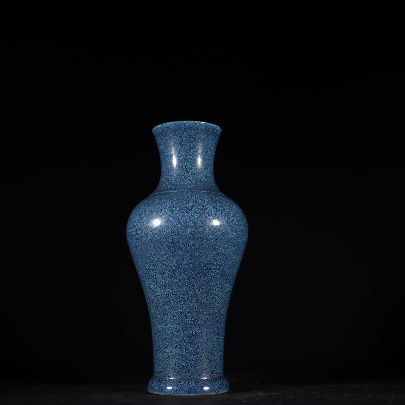 An Exquisite Ruby Blue Glazed Vase: An Exquisite Ruby Blue Glazed Vase,Qing Dynasty,China,Qianlong Six-Character Mark,Size:10.7inx5.1in 宝石蓝釉瓶,中国清代,乾隆六&#