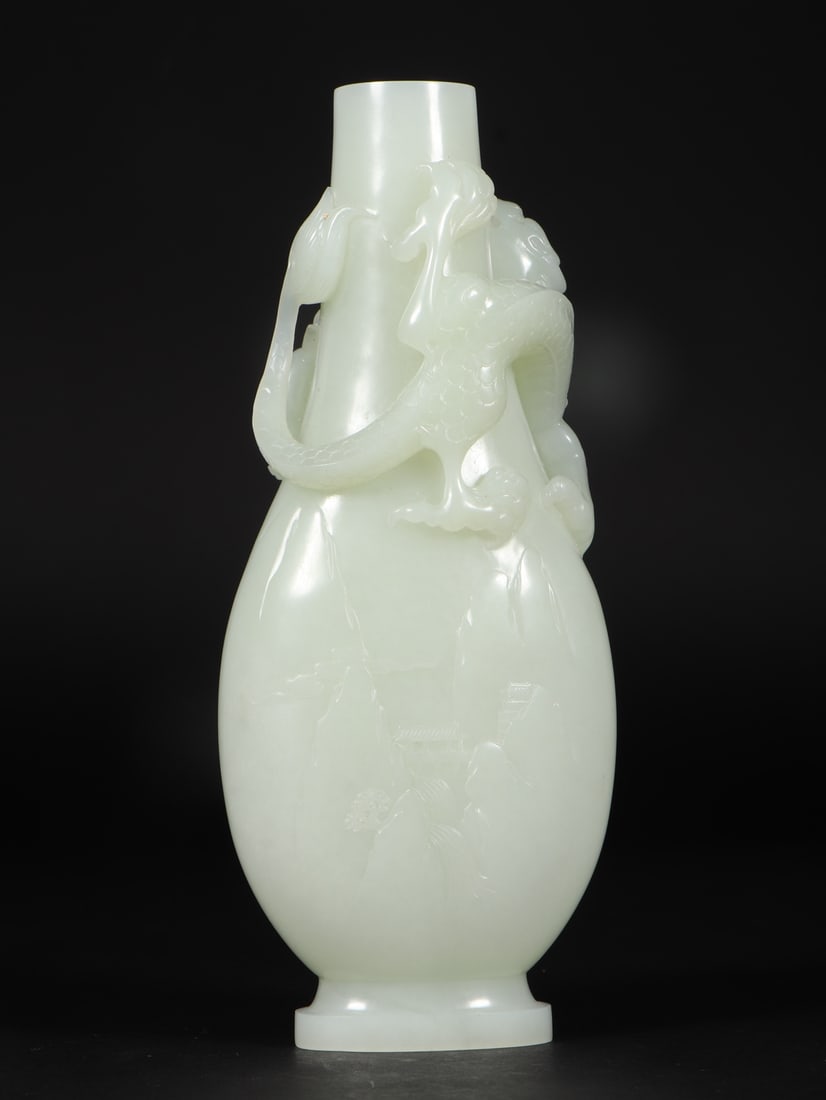 An Exquisite White Jade Dragon Pattern Vase - 7
