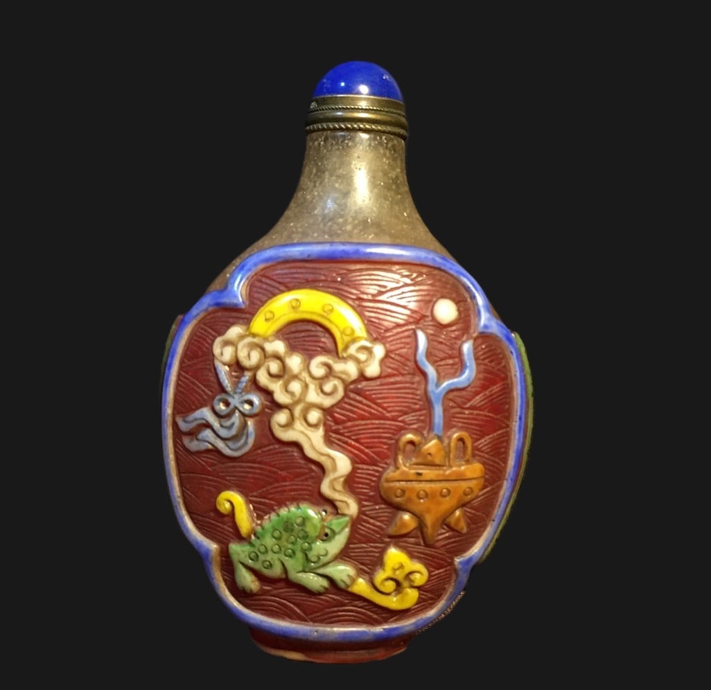 An Exquisite Glass Painted Color Flower Pattern Snuff Bottle (1 of 9)