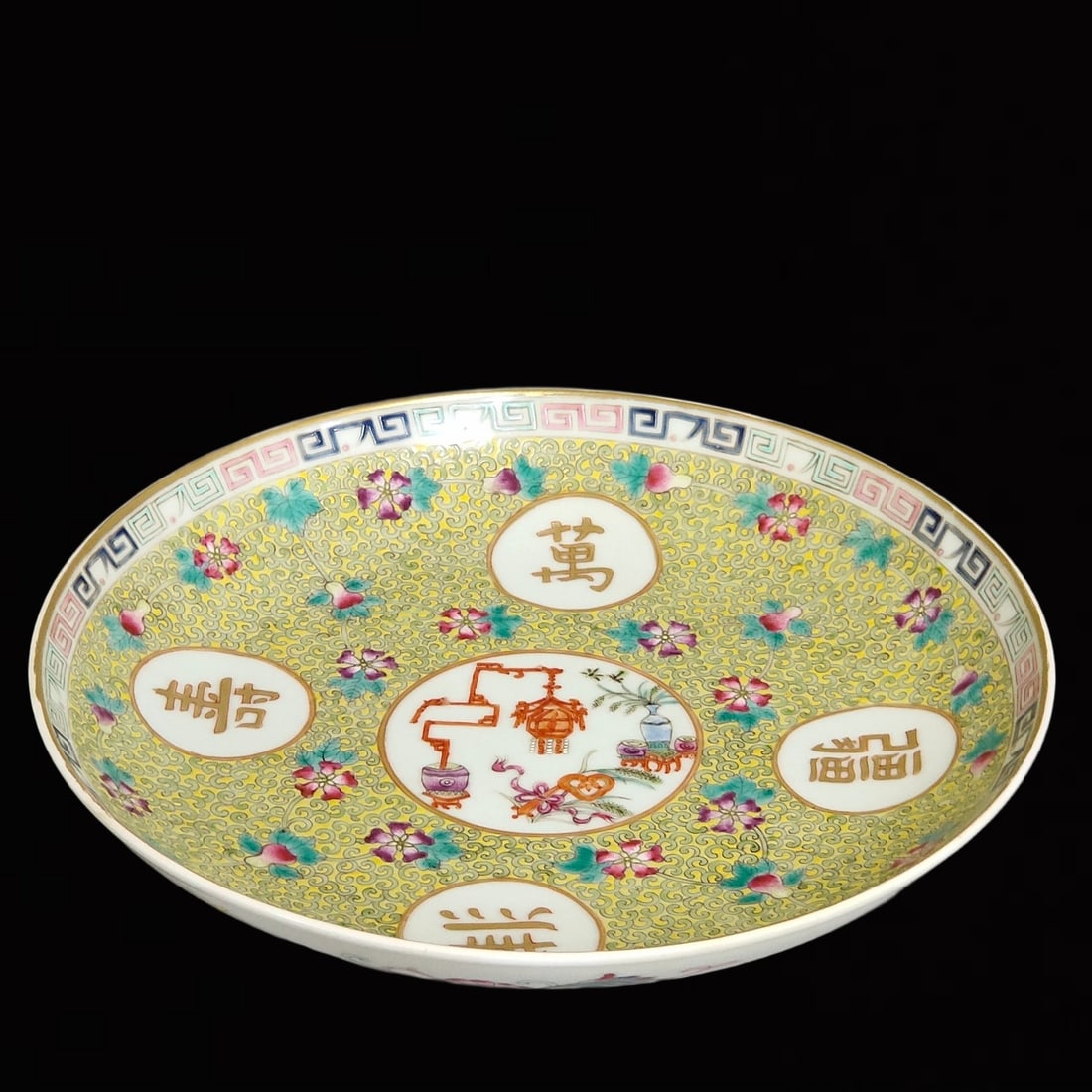 An Exquisite Famille-Rose Flower Pattern Plate (1 of 8)