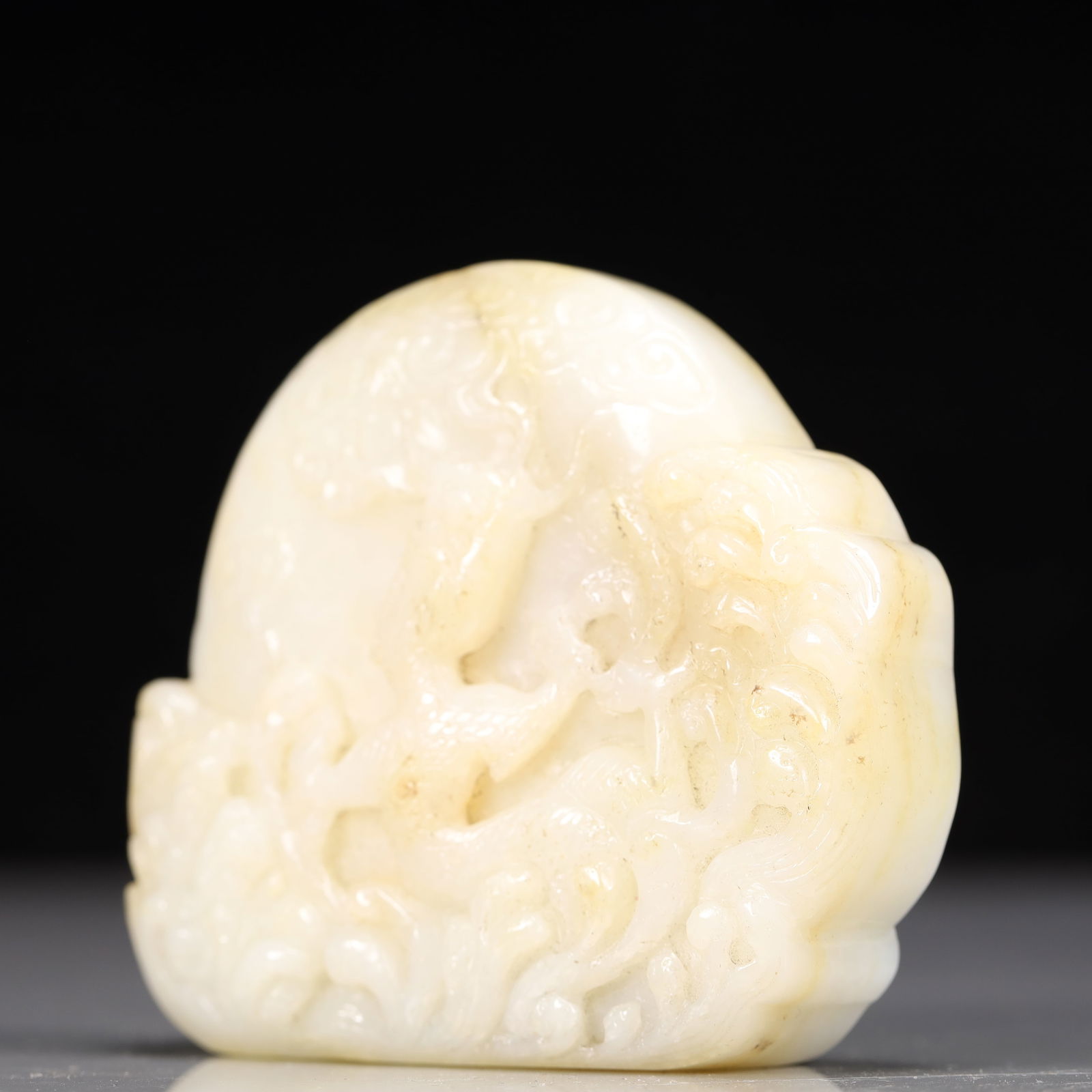 An Exquisite White Jade Dragon Pattern Ornament - 2