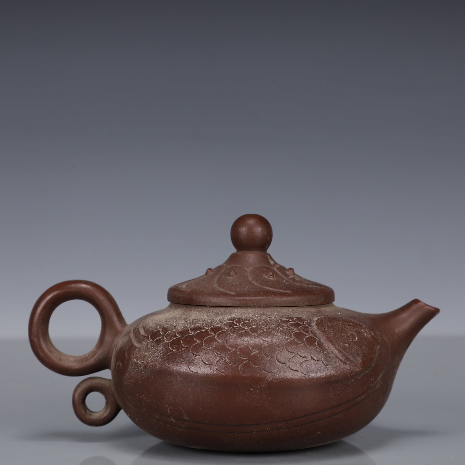 An Exquisite Purple Sands Fish Pattern Teapot: An Exquisite Purple Sands Fish Pattern Teapot,Qing Dynasty, China,With Mark,Size:6.3inx4.3inx3.1in,Weight:325g 紫砂鱼纹茶壶,中国清代,带