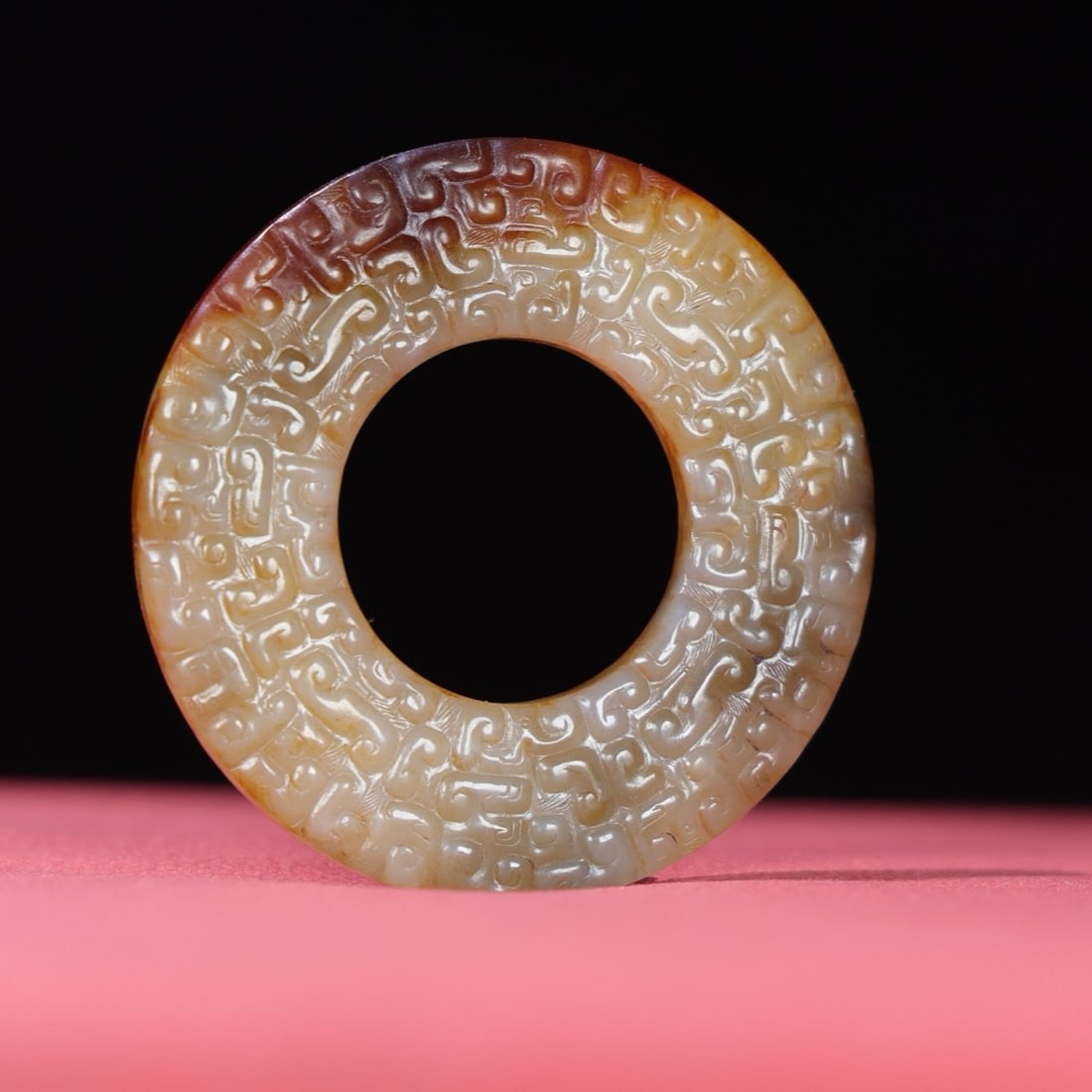 An Exquisite Archaic Jade Dragon Pattern Pendant: An Exquisite Archaic Jade Dragon Pattern Pendant,Ancient Time,China,Size:2.4inx0.2in,Weight:32g 高古玉龙纹挂件,中国远古时期