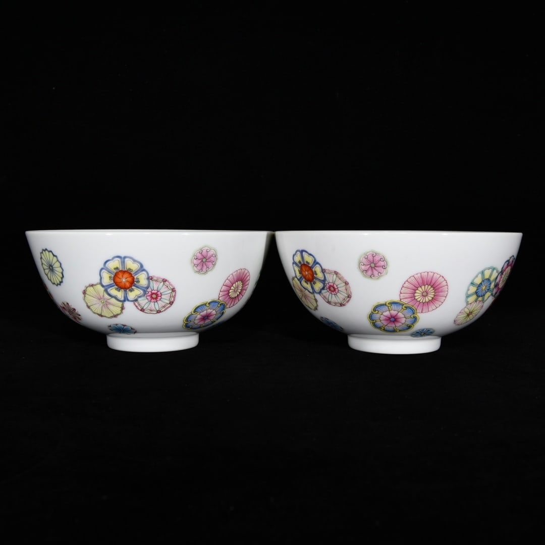 A Pair of Exquisite Famille-Rose Flower Pattern Bowls: A Pair of Exquisite Famille-Rose Flower Pattern Bowls,Qing Dynasty,China,Yongzheng Six-Character Mark,Size:2.8inx5.8in 