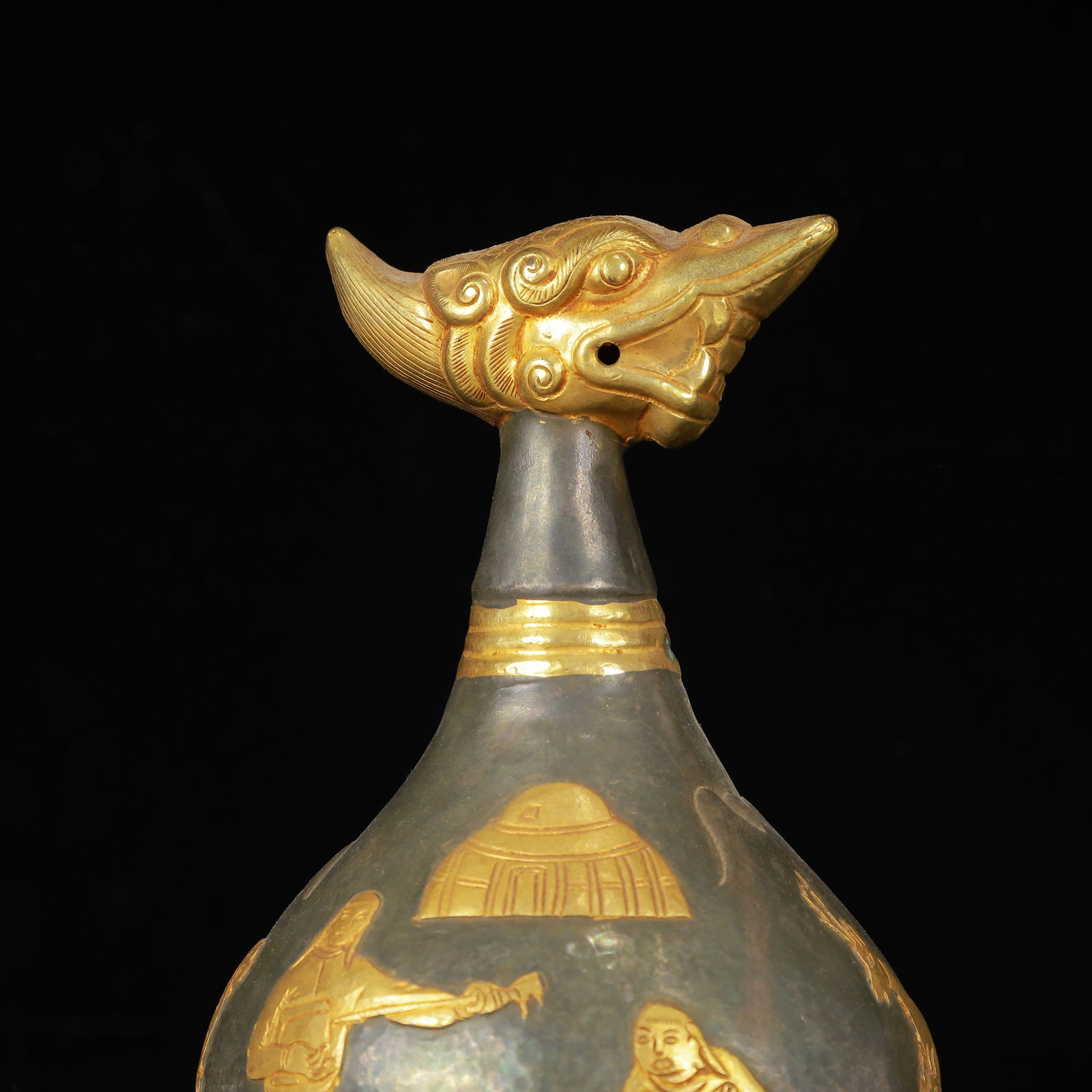 An Exquisite Gilt Silver Figure Pattern Vase - 2