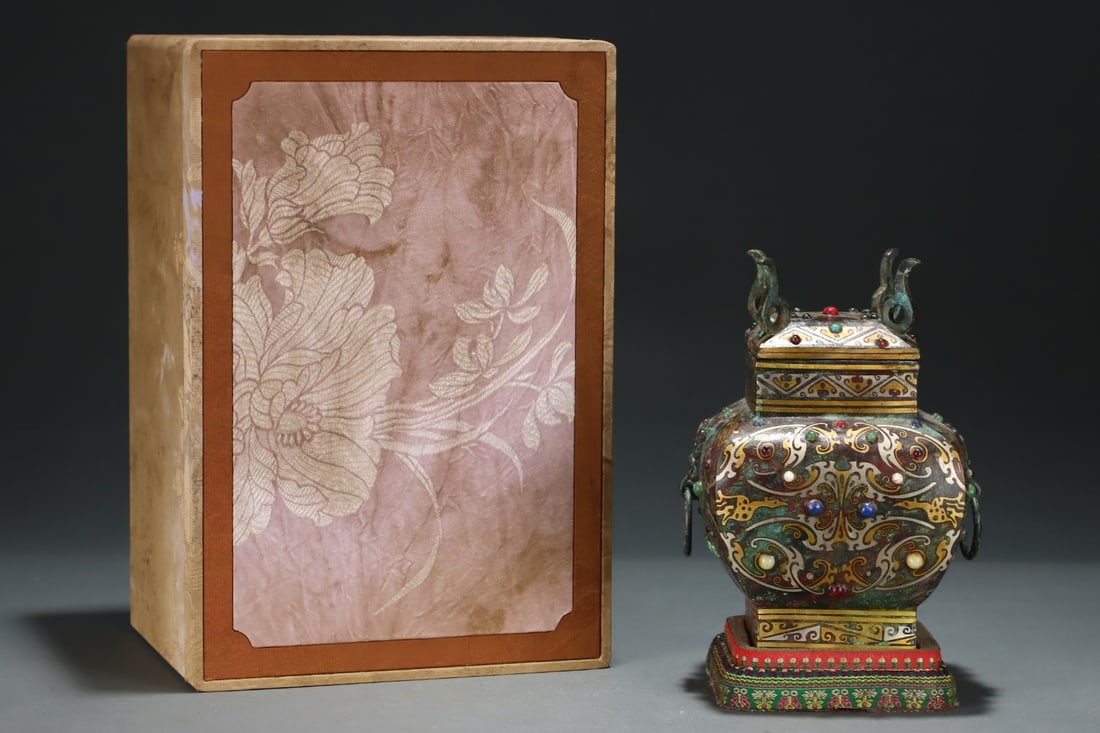 An Exquisite Bronze Inlaid Gold and Silver Auspicious Beast Pattern Beast-Ears Pot,with: An Exquisite Bronze Inlaid Gold and Silver Auspicious Beast Pattern Beast-Ears Pot,with Inscription,Inlaid Gems,Size:8.1inx6.1in,Qing Dynasty,China 铜错金银瑞兽 