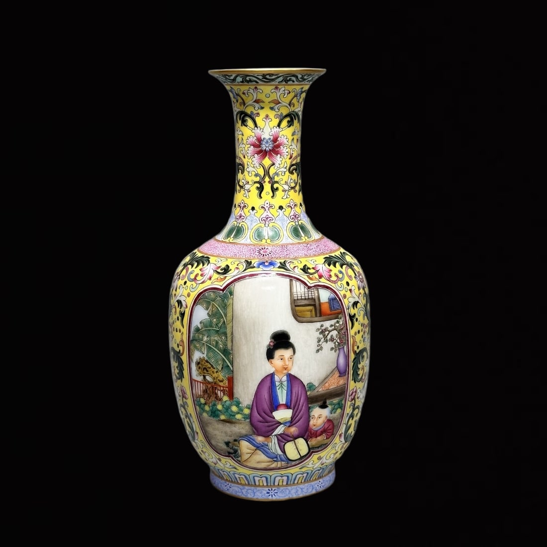 An Exquisite Enamel Figure Pattern Vase - 3