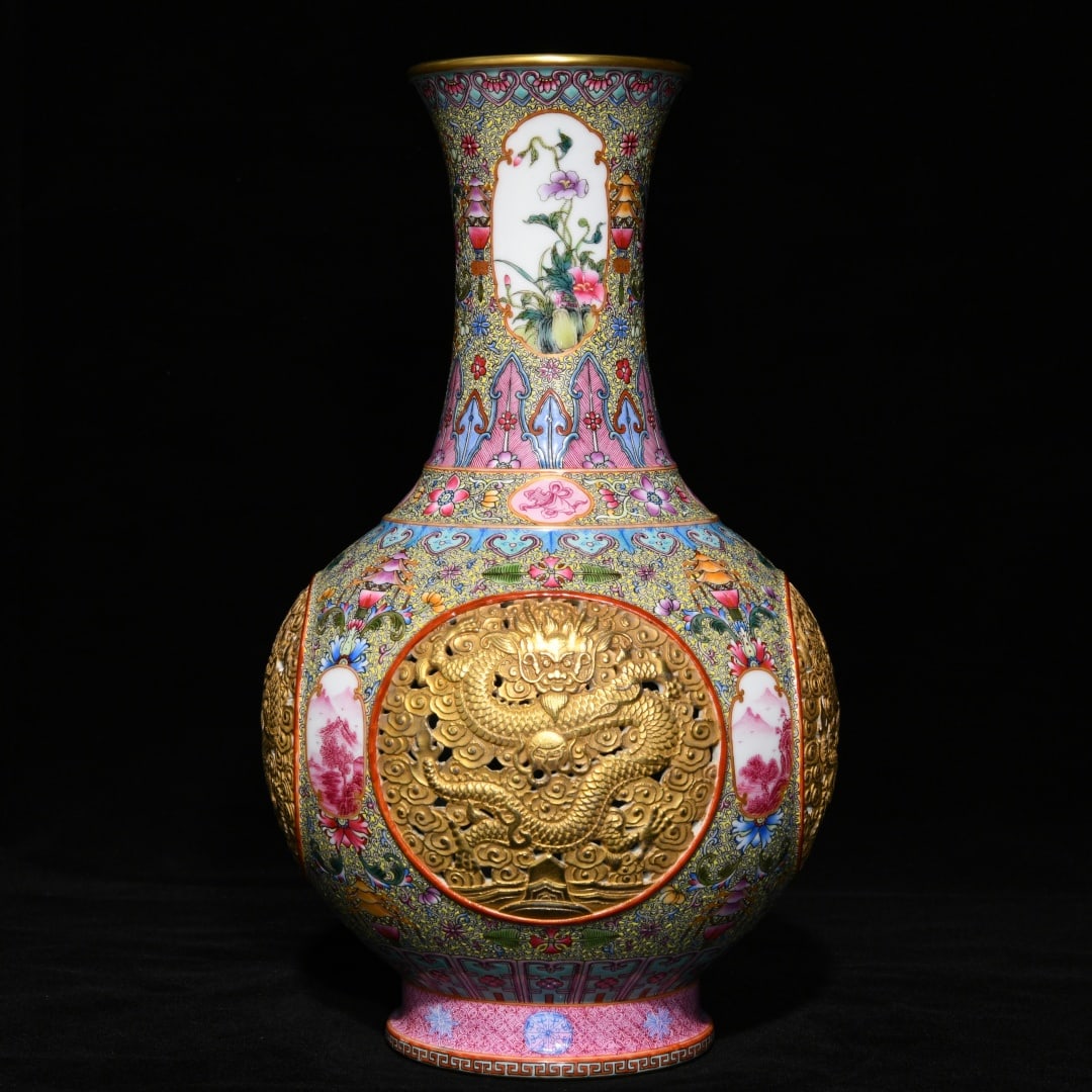 An Exquisite Famille-Rose Gilt Dragon Pattern Vase: An Exquisite Famille-Rose Gilt Dragon Pattern Vase,Qing Dynasty,China,Qianlong Four-Character Mark,Size:11.6inx6.9in 