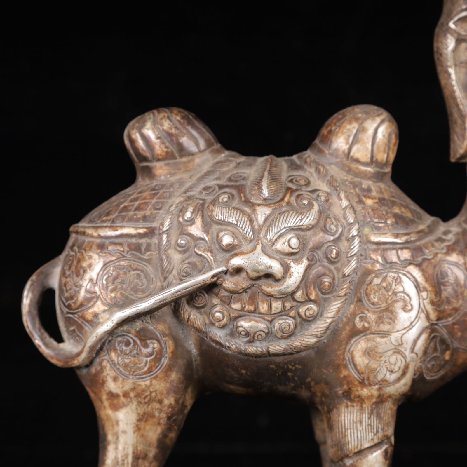 An Exquisite Silver Beast-Face Pattern Camel Ornament - 3