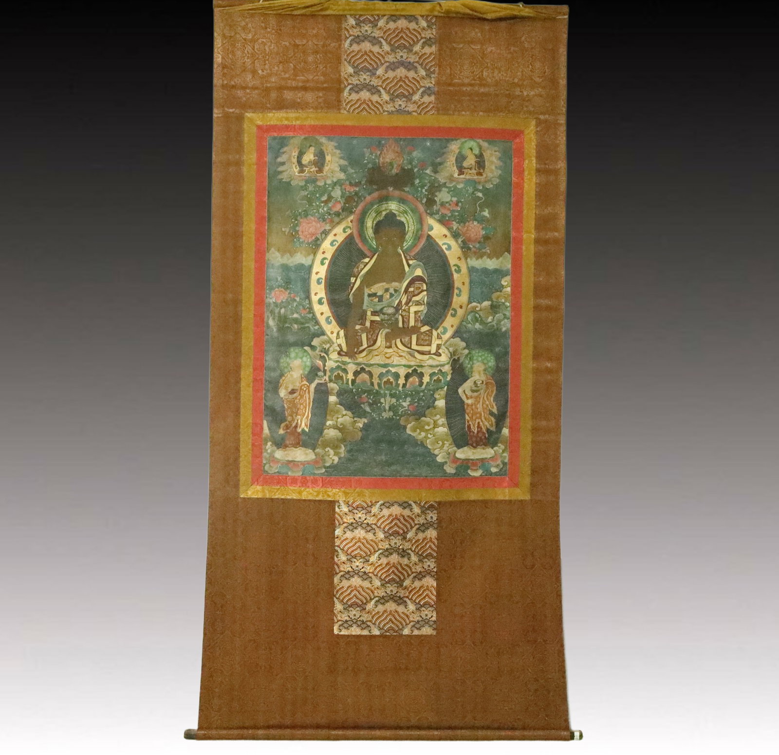 A Rare Brocade Painted Color Statue of Sakyamuni Tangka: A Rare Brocade Painted Color Statue of Sakyamuni Tangka,Qing Dynasty, China,Size:37.4inx74.8in 织锦彩绘释迦摩尼像唐卡,中国