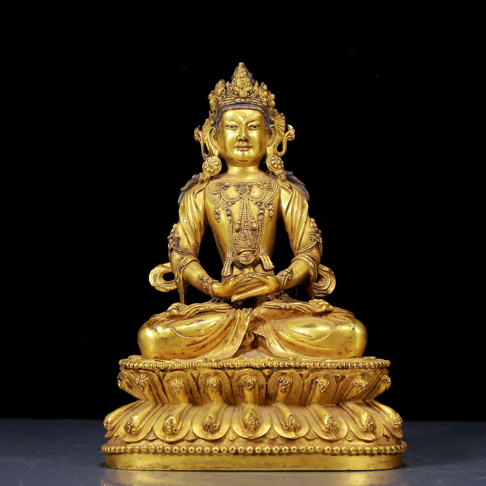 A Solemn Gilt Bronze Statue of Amitayus: A Solemn Gilt Bronze Statue of Amitayus,Ming Dynasty, China,Size:6.3inx4.1inx9.1in,Weight:2615g 铜鎏金无量寿佛像，明代