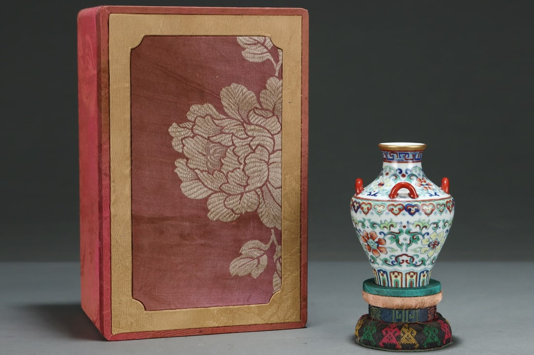 An Exquisite Doucai Lotus Pattern Vase (1 of 8)