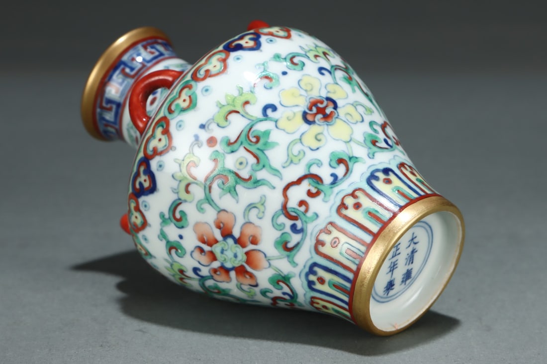 An Exquisite Doucai Lotus Pattern Vase - 7