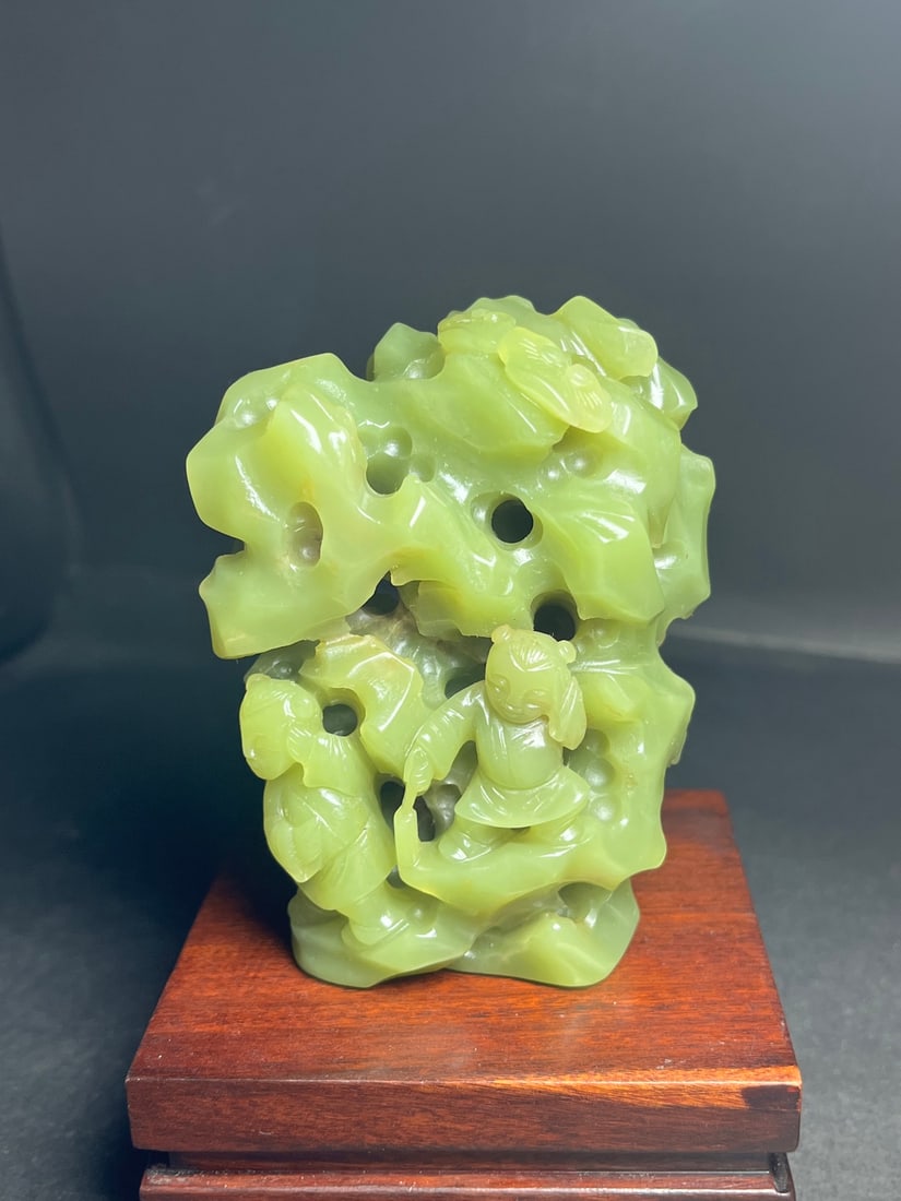 An Exquisite Yellow Jade Rockery Ornament: An Exquisite Yellow Jade Rockery Ornament,Qing Dynasty,China,Size:2.5inx1.3inx3.4in,Weight:219g 黄玉山子摆件,中国清代